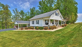 Dobson Farmhouse Cabin Rental in Yadkin Valley NC