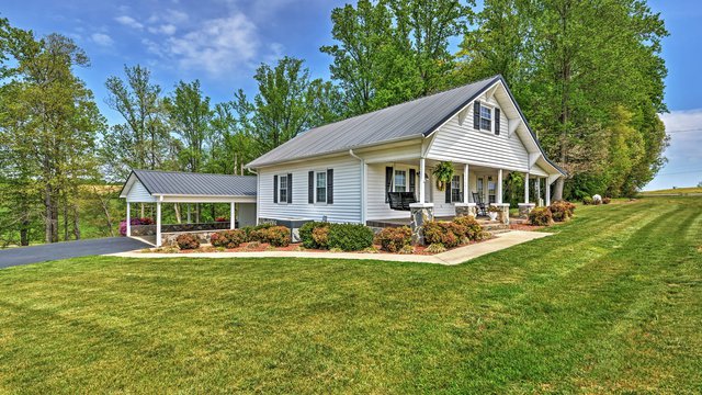 Dobson Farmhouse Cabin Rental in Yadkin Valley NC