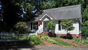 Elkin Dollhouse cottage rental