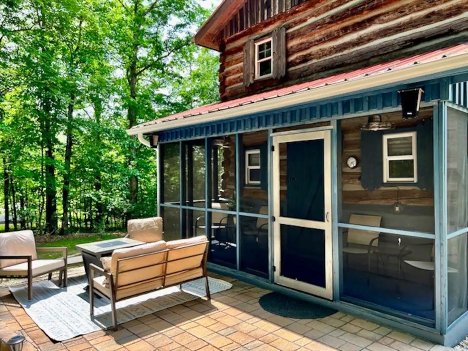 Pilot Mountain Escape rental cabin Yadkin Valley, NC