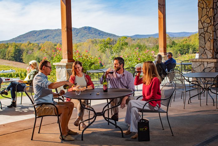 Round Peak outdoor wine tasting yadkin Valley NC