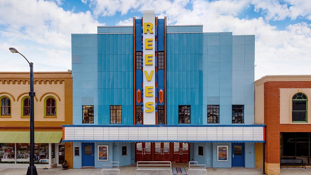 Reeves Theater & Cafe in Elkin